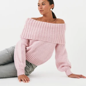 Off shoulder stickad tröja - Helt slutsåld på Ginatricots hemsida och i princip aldrig använd🥰Nypris 400 kronor 