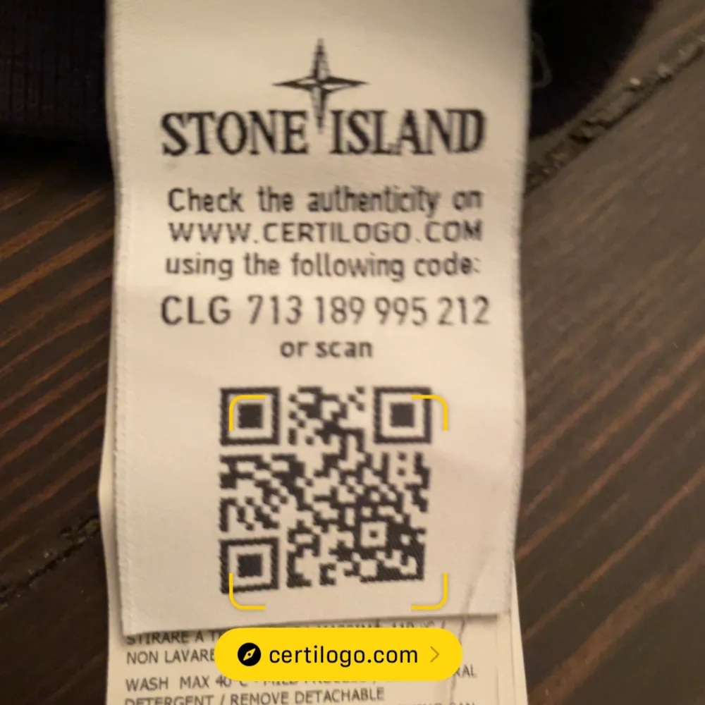 Tja, säljer min Stone Island tröja för den är för liten. Tröjan är i fint skick och är såklart äkta med en fungerande QR-kod. Passar perfekt en kille i 14 års åldern. Skriv vid eventuella frågor! Nypris: 2300 OBS storleken är ”kille 14 år”, inte M!. Tröjor & Koftor.