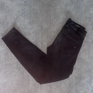 Replay jeans  - Säljer mina Replay jeans, använda fåtal gånger, cond 8/10. Köpt för 1699 säljs för 400. 