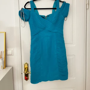 Klänning - Oanvänd, prislapp på fortfarande