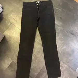 Fina svarta jeans väldigt bra skick 