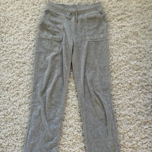 Juicy byxor  - Säljer mina fina Juicy byxor då dom ej används, mycket bra skick 