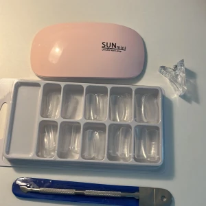 Nagelutrustning - Nagelformar, uv lampa, nypa och verktyg