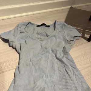 t-shirt  - formgivande tshirt 