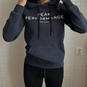 Peak Performance hoodie i utmärkt skick 