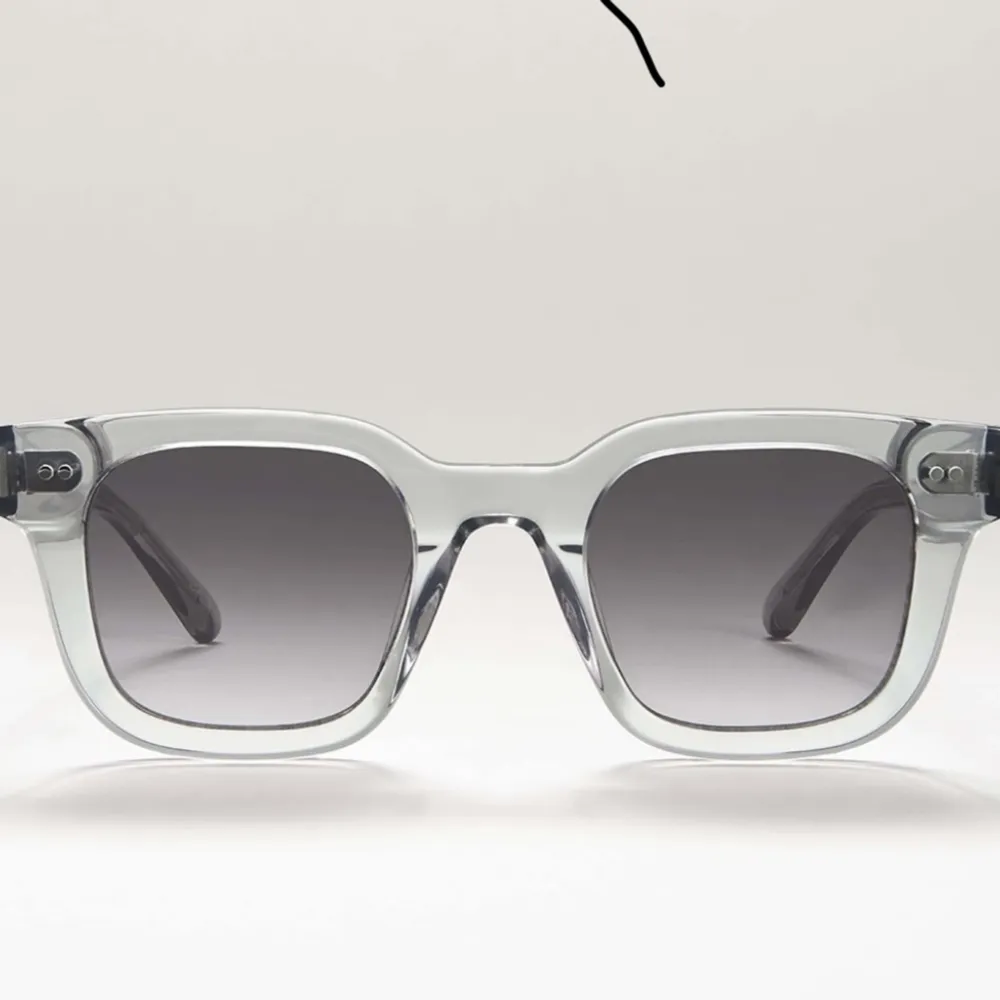 Tja, säljer ett par chimis 04 i färgen grå. Perfekta glasögon inför sommaren för schysst pris. Byte kan tänkas. Accessoarer.
