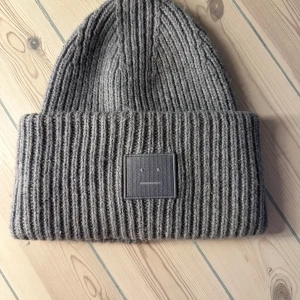 Acne mössa - Jättefin acne mössa som tyvärr inte kommer till användning längre🩷
