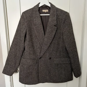 Kavaj - Oversize kavaj från SOYA CONCEPT. Aldrig använd. Passar alla storlekar mellan S och XL beroende på önskad passform.