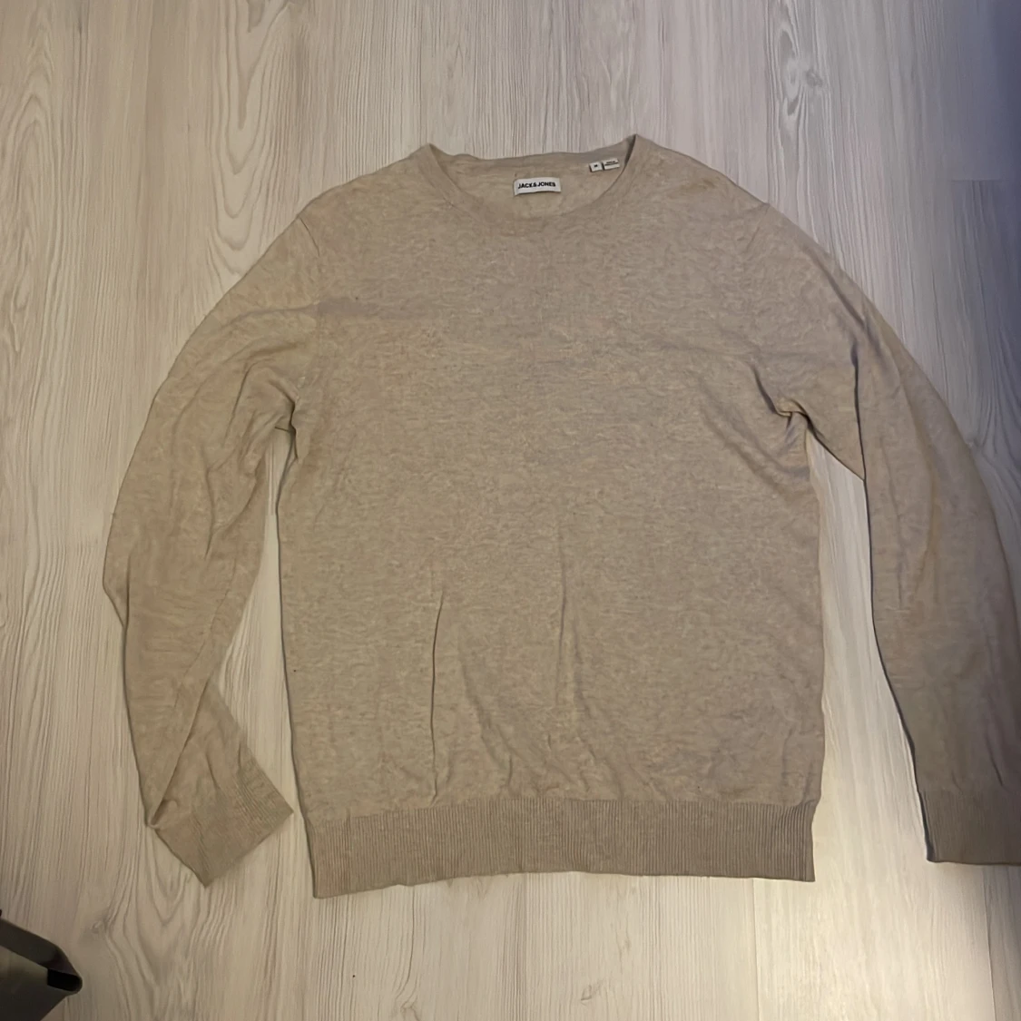 Stickad beige tröja
