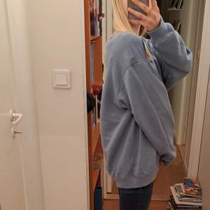 Jag säljer en tjocktröja från H&M 🤍🤍 den är jättebekväm och lite oversized. Stl L men passar bra för mig som har stl XS - S! Har en likadan i grå färg om någon skulle vara intresserad 💕💕