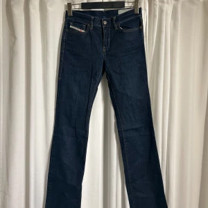 Diesel jeans - Säljer dessa snygga Levis jeans i storlek 27/32. Raka jeans