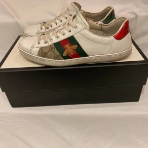 Gucci ace skor (intressekoll) - Skit feta för de som vill sticka ut och vara lite mer anderlunda från alla andra, äkta!  Pris kan diskuteras🤝