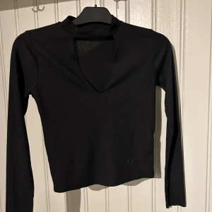 Långärmad topp, v-ringad  - Bra skick!