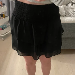 Kjol - Söt kjol i storlek M. Använd 1 gång. 