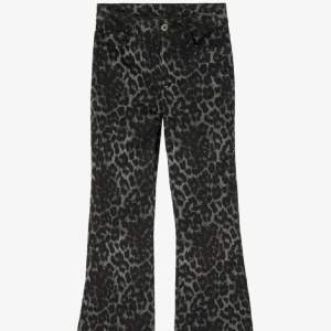  leopard jeans från Calzedonia i strl S💕inga defekter skriv privat vid frågor eller bud 