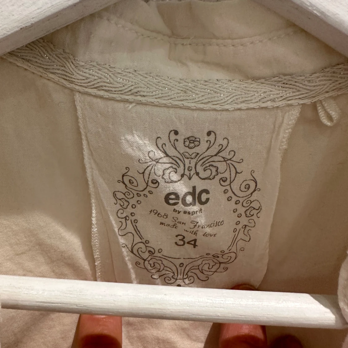 Ljus sommarklänning - 90