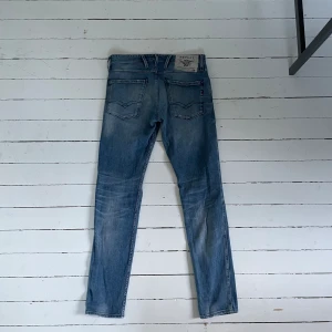 Replay Anbass Jeans - Slim fit, bra skick. M 914.000.419 154