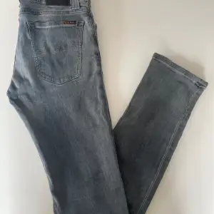 Säljer dessa snygga Nudie jeans för endast 249! Storlek: 30/34