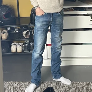 Grisch Jeans - Tiger Of Sweden (Helt nya) - Ett par otroligt schyssta jeans från tiger of Sweden, i princip oanvända.  Nypris - 1600kr. Storlek 31/32. Jag är 171cm (57kg). Kan mötas och frakta!