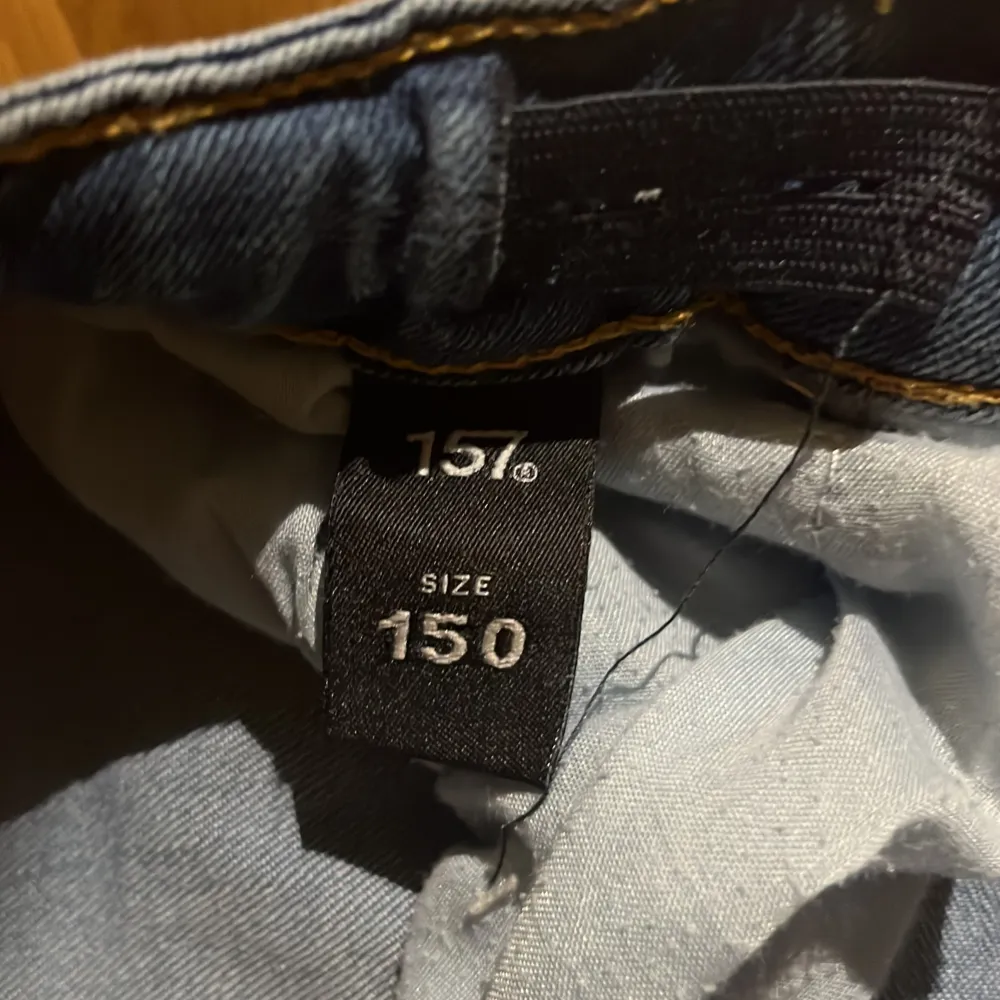 Säljer ett par midways Bootcut jeans från lager 157 i storlek 150 pga att de är för små. Bra skick. Jeans & Byxor.
