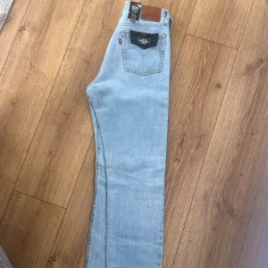 Levis jeans  - Oanvända med prislappar kvar 