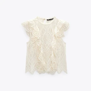 Spetsblus - Jättefin blus från zara men kommer tyvär inte till användning längre, storlek xs🥰