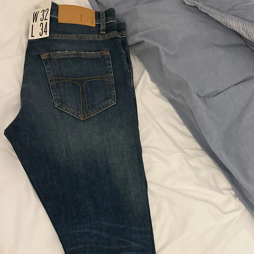 Feta jeans med grisch-passform från Tiger of Sweden (aldrig använda). Nypris 1200 kr. Mitt pris 550 kr. Säljer pga för små . Jeans & Byxor.
