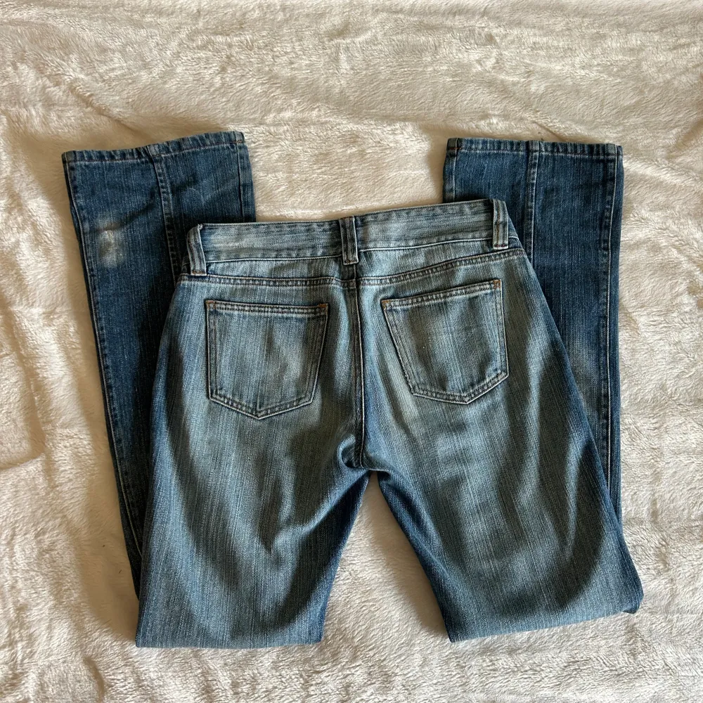 Lågmidjade jeans, midjemått 37cm🥰köpta second hand! . Jeans & Byxor.