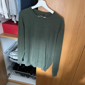 Oscar Jacobsson sweatshirt - Aldrig använd Kvitto finns Nypris - 1399kr