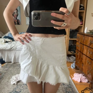 Jeanskjol  - Denim kjol / jeans kjol! Från Zara, sitter som storlek XS!🖤