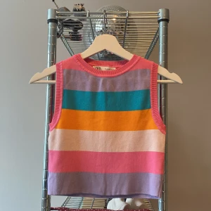 Färgglatt linne - Färgglatt linne från Zara i storlek M, men är mycket mindre så en storlek XS