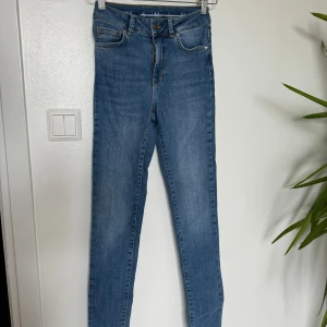 Jeans BIK BOk - Fint skick, använda max 1-2 gånger! Nypris 599kr