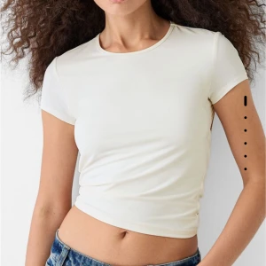 Bershka topp - Storlek XS köpt i mars men är för liten så aldrig använd endast testad Finns i sthlm