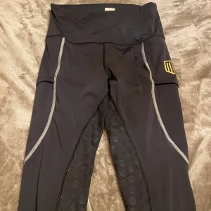 Använda mayadelorez byxor  - Använda men inga hål eller så