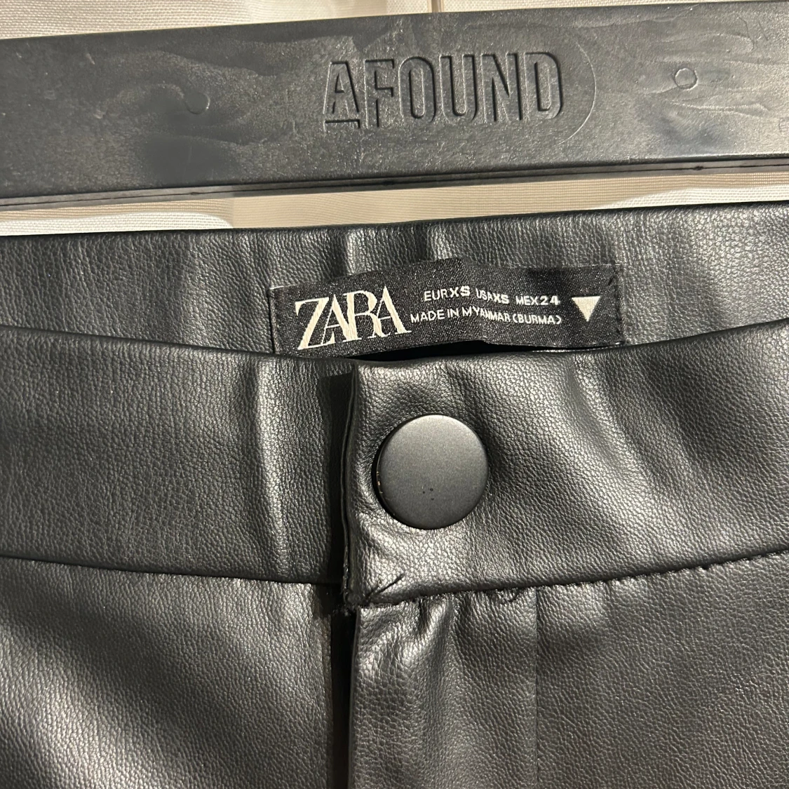 Zara faux lether byxor