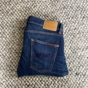 Nudie Jeans 29/32 - Tja, säljer dessa Nudie Jeansen i bra skick, modellen är Lean Dean alltså slimfit och storleken 29/32, skriv vid fler frågor eller funderingar