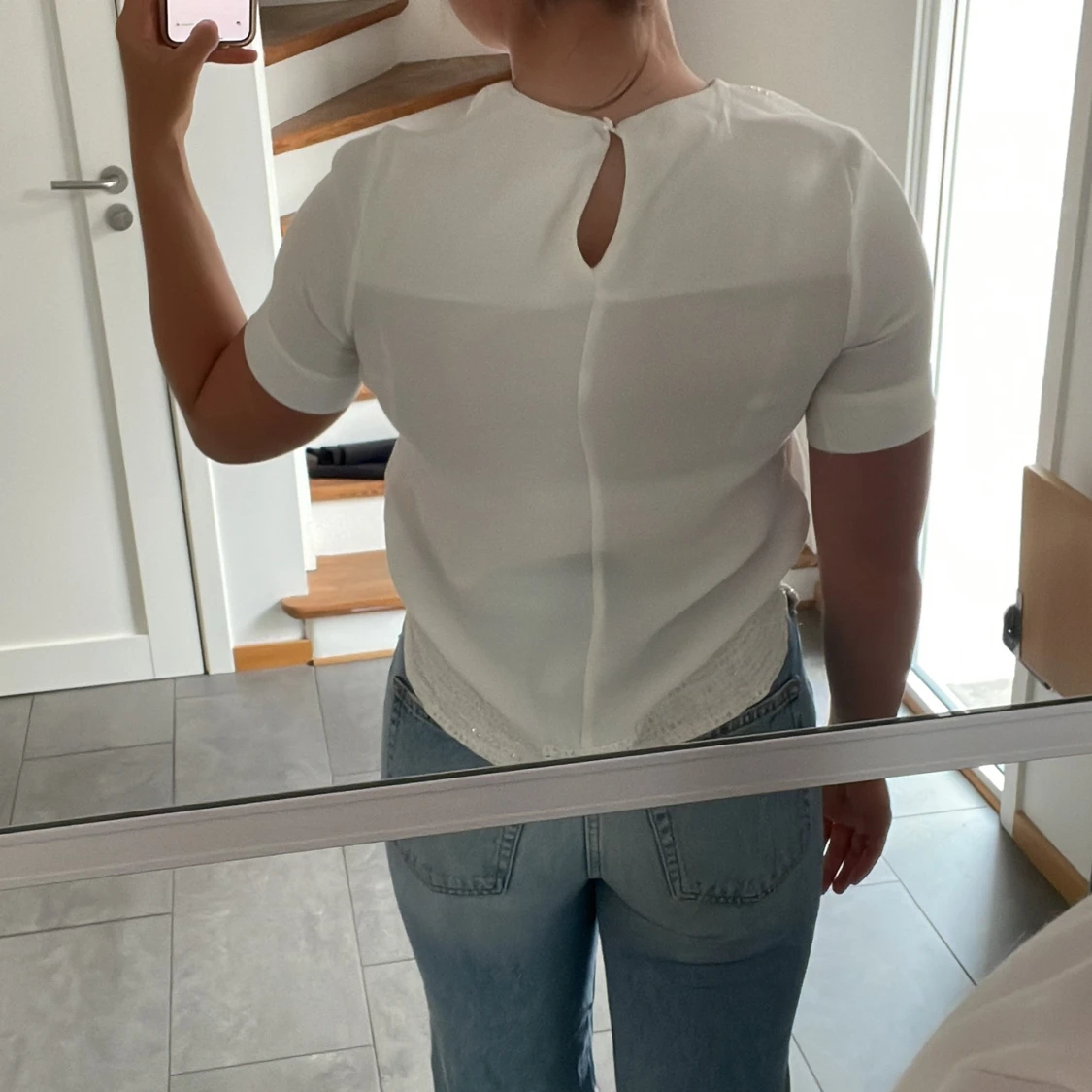 Vit blus med paljetter - 90