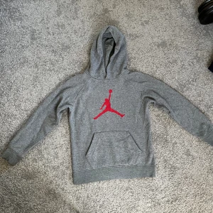 Nike Jordan Hoodie  - Mycket bra skick storlek 152