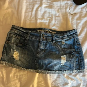 Jeanskjol - Säljer denna så snygga jeanskjol från Ruby Tuesday köpt second hand❣️passar nån me storlek 34-38 