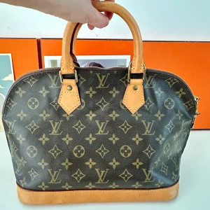 Äkta Klassisk LV Alma Pm, fantastisk och tidlös design - Used in good condition