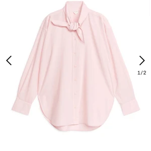 Arket blus - Super söt knytblus  Arket  Aldrig använd 