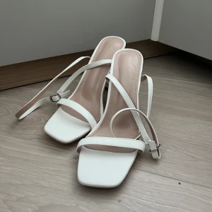 Sommarskor, klackskor, midsommarskor oanvända  - Oanvända. 