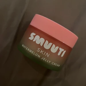 Hudvård - Säljer denna ansikts- jelly cream ifrån smuuti. Helt oanvänd endast testad och den är orörd. Säljer då den inte kommit till användning.