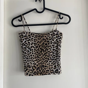 Linne  - Fint leopardlinne i bra skick💞 Den är i storlek xs✨