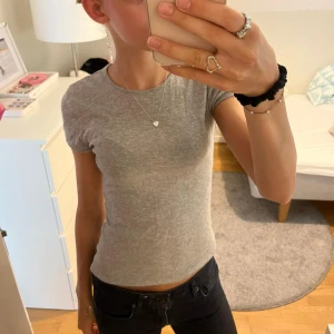 Grå t shirt zara - Så skön grå t shirt ifrån zara!🫶🏼🫶🏼