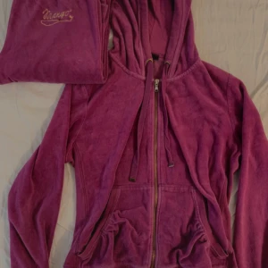 2003 mango collection tracksuit - byxor med låg midja!! Mango träningsoverall från 2003 års kollektion