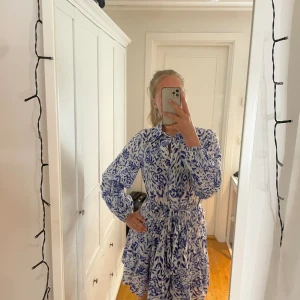 Somrig klänning - Superfin somrig ”skjortklänning” från Gina, enbart använd 1 gång.