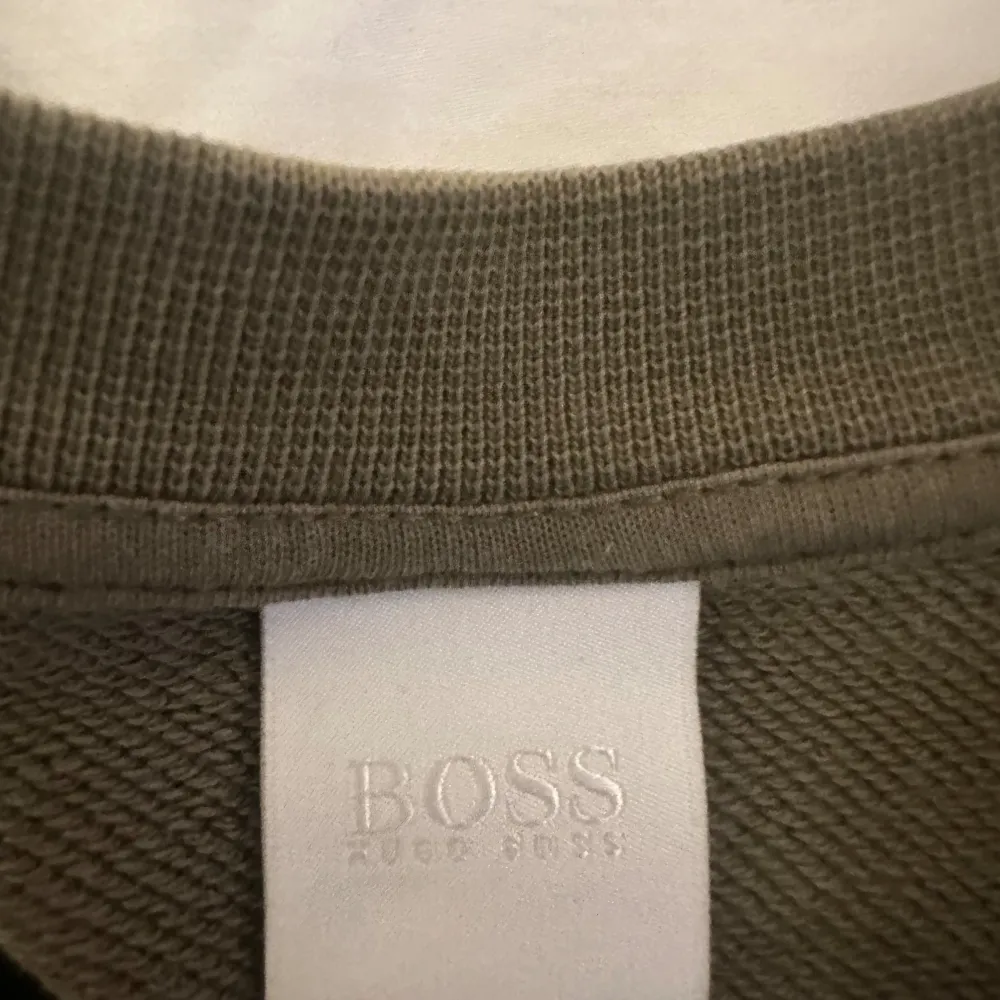 Boss sweatshirt  olive stl s. Tröjor & Koftor.