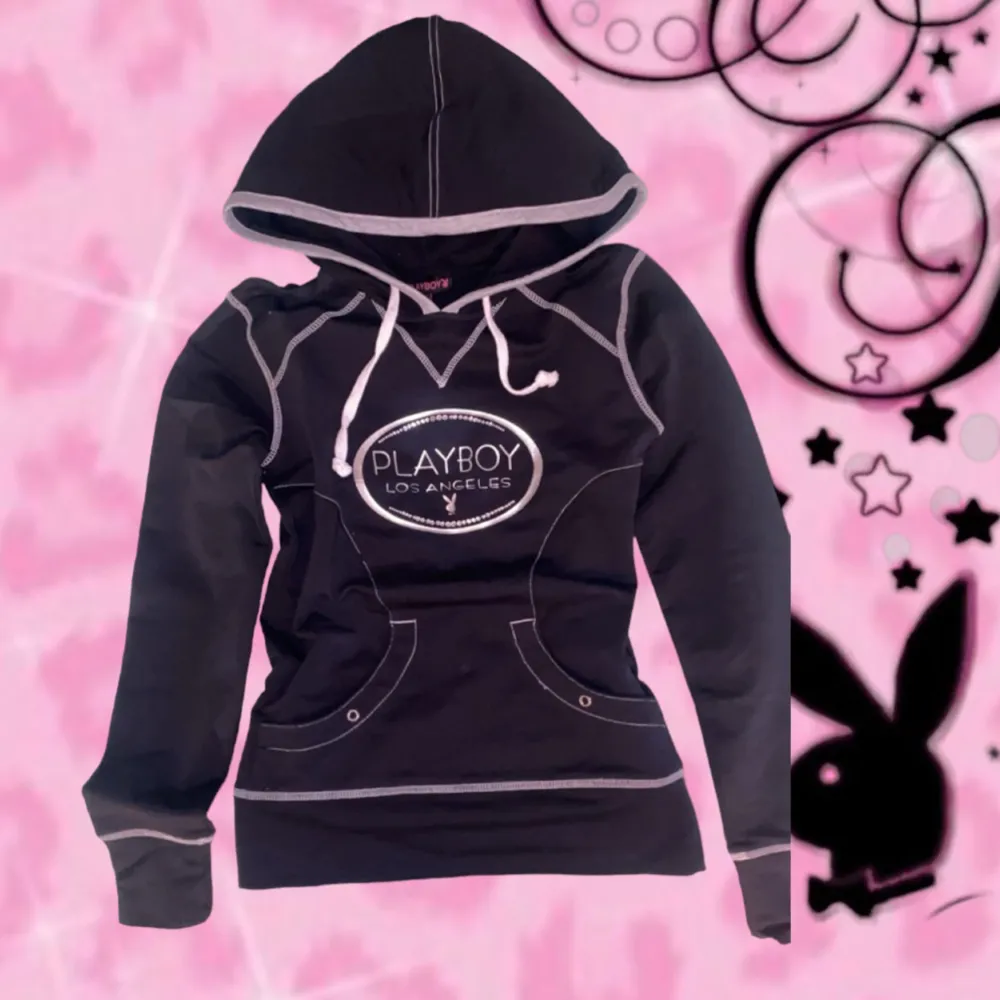 Jätte fin playboy hoodie med rinestones💖 den är ganska liten i storleken💖. Hoodies.