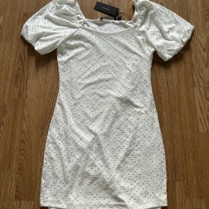 Klänning - Helt ny klänning, passade ej